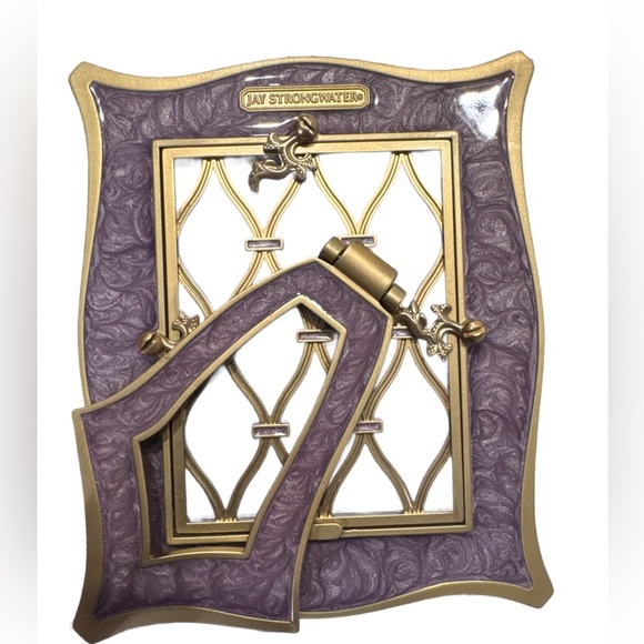 NEW AMETHYST COLOR JAY STRONGWATER SWAROVSKI CRYTAL & ENAMEL PICTURE FRAME
5048 - Picture 2 of 2